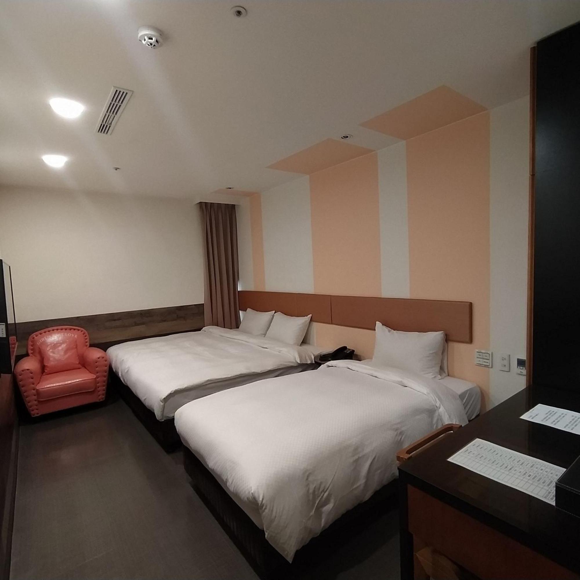 Hotel J Taoyuan Pingzhen Exteriér fotografie